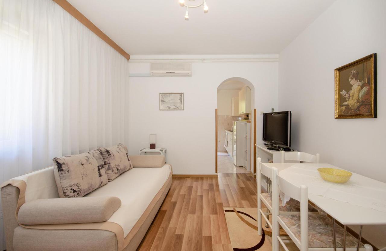 Apartments Bungavilia Rovinj Exteriör bild