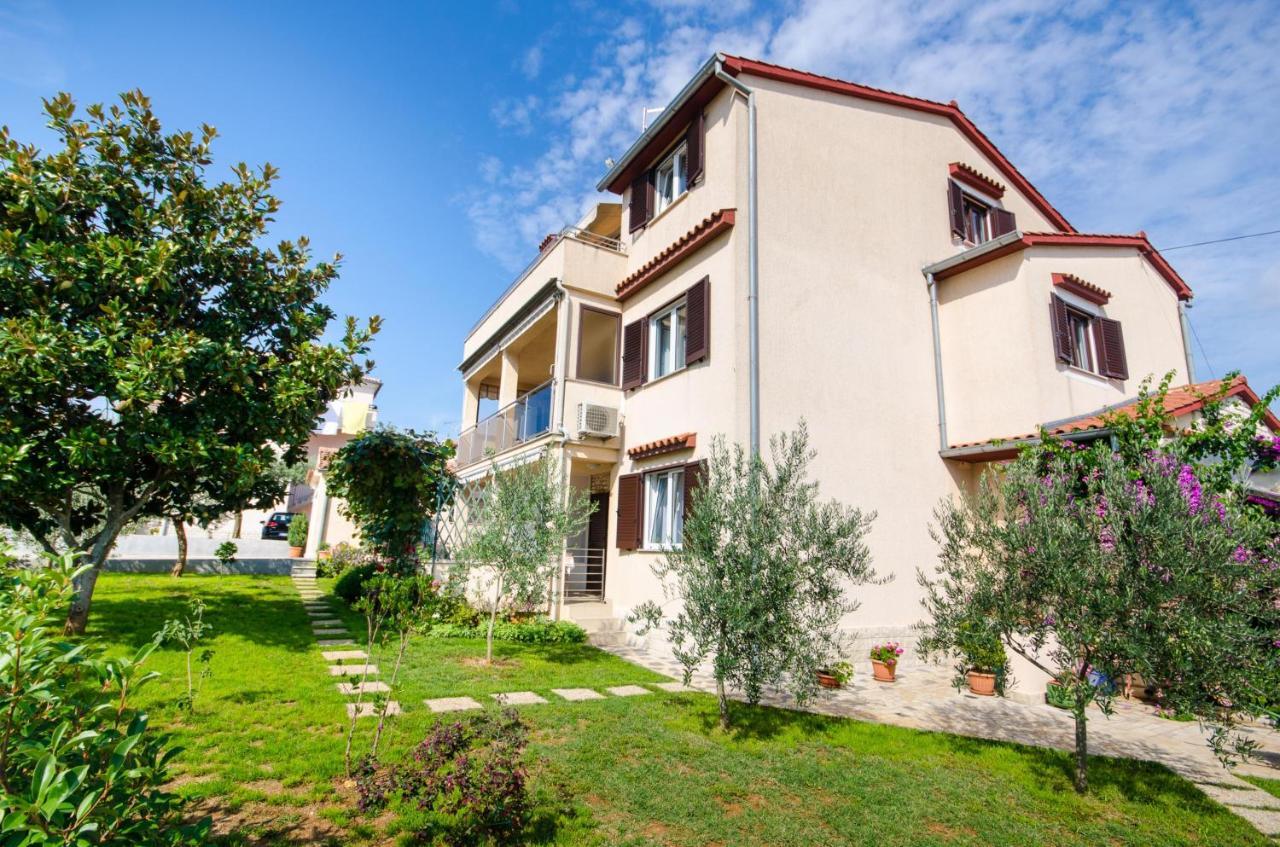 Apartments Bungavilia Rovinj Exteriör bild